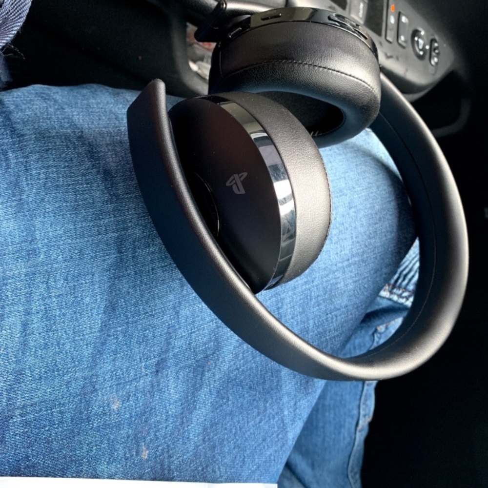 PS4 GOLD HEADSET (ONLY UNBOXED)